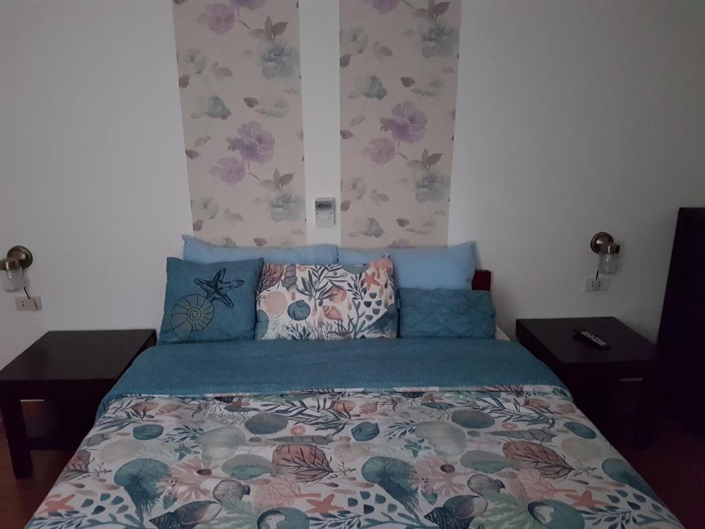 Pentaqua -Dineros Guest House - Tap to explore photos