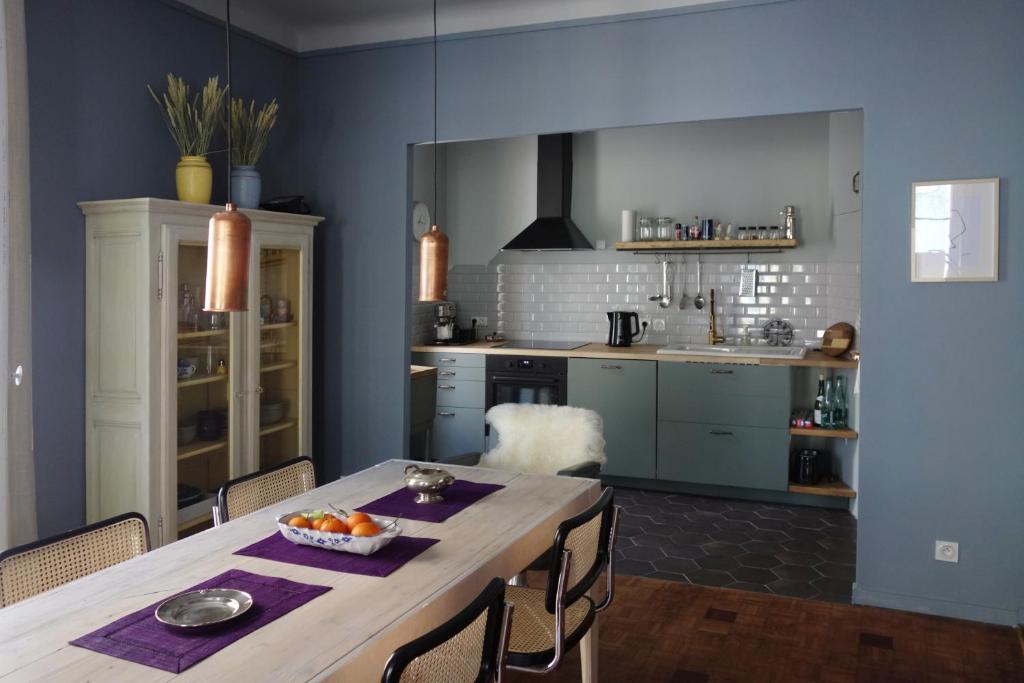 Modern, traditional , bright and stylish appartement photo 1