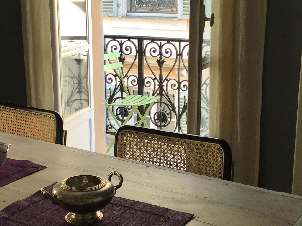 Modern, traditional , bright and stylish appartement photo 3