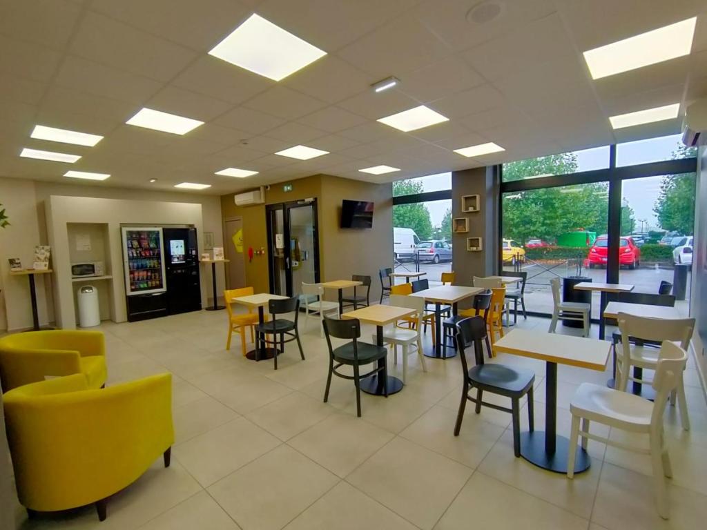 B&B HOTEL Cambrai photo 4
