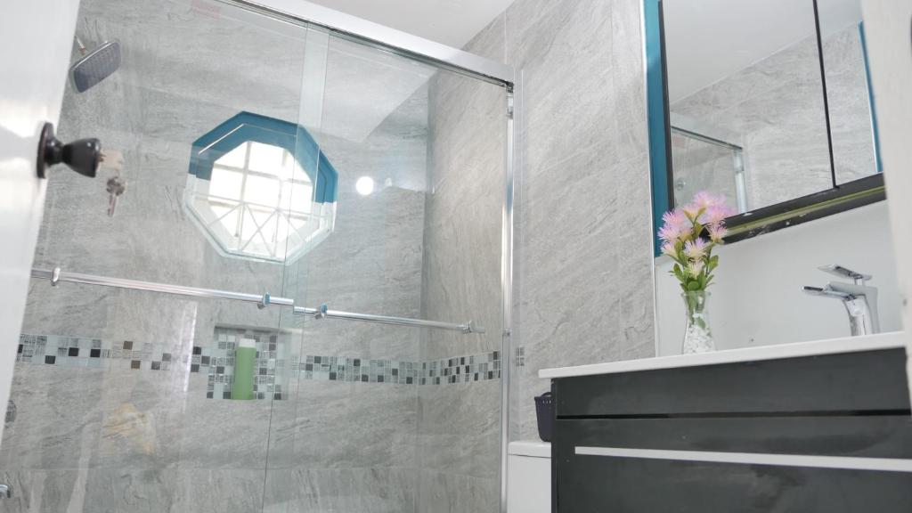 Yhavarees Comfy Oasis 2-Bed Aprt- Central & Secure photo 3