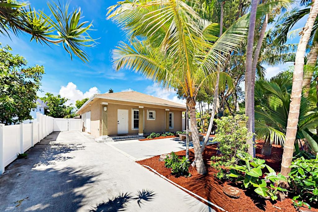 Pompano Retreat photo 1