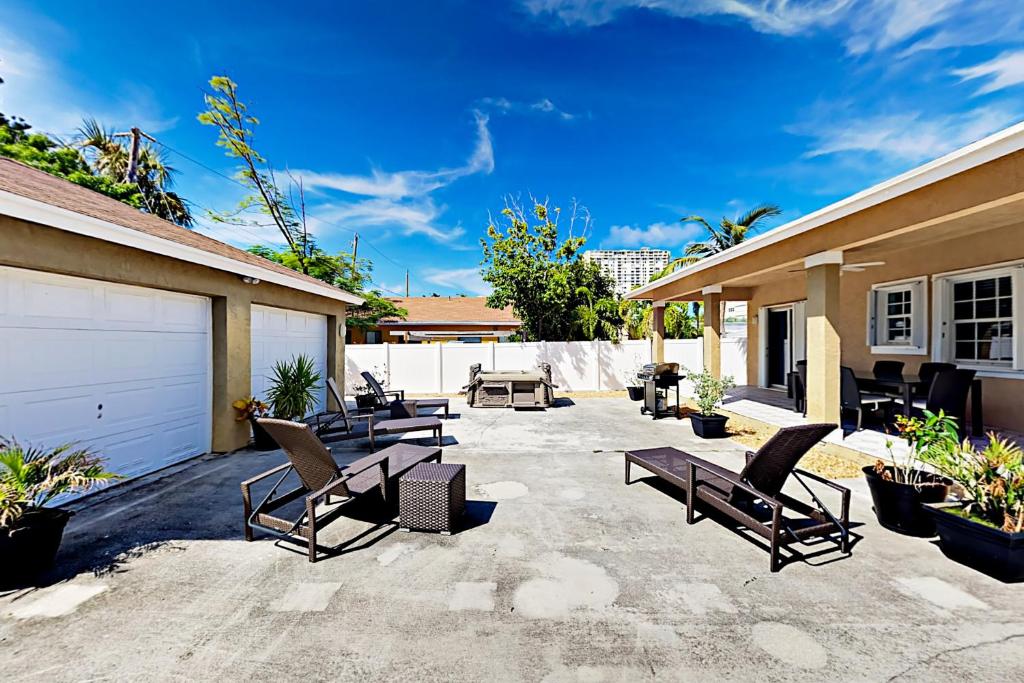 Pompano Retreat photo 2