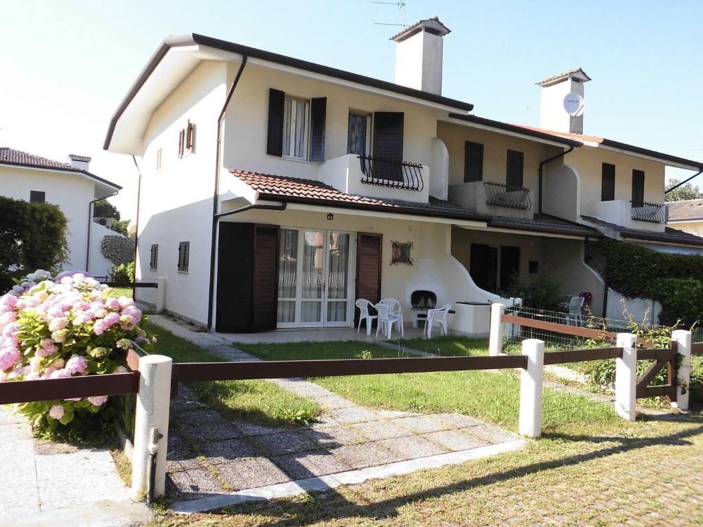 Feel at home in our villa with swimming pool photo 2