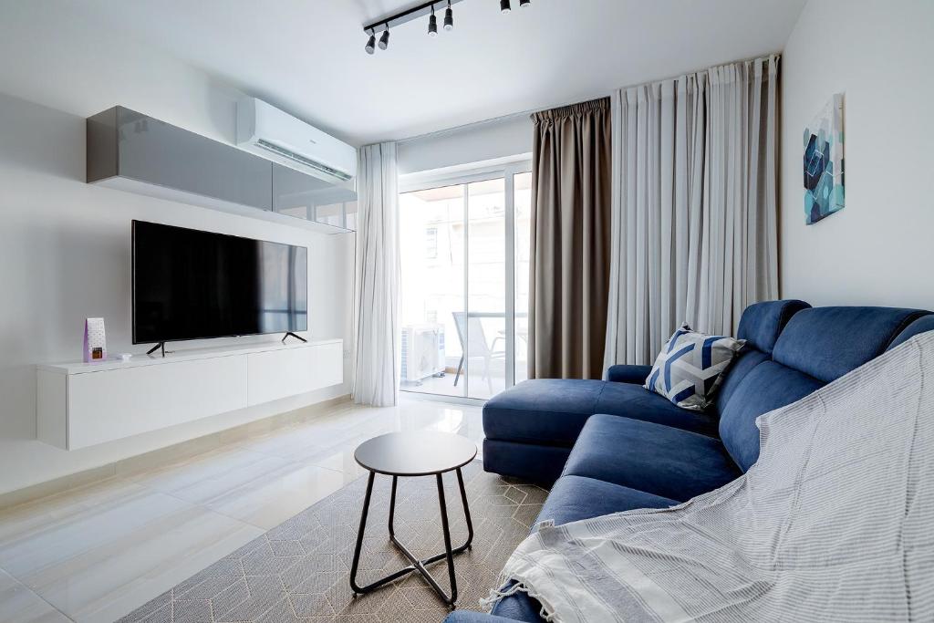 Chic 2BR Apartment, Ideal Location