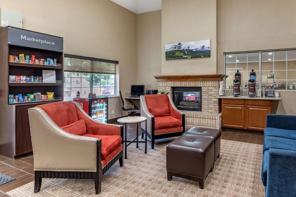 Comfort Suites Fort Collins Near University photo 2