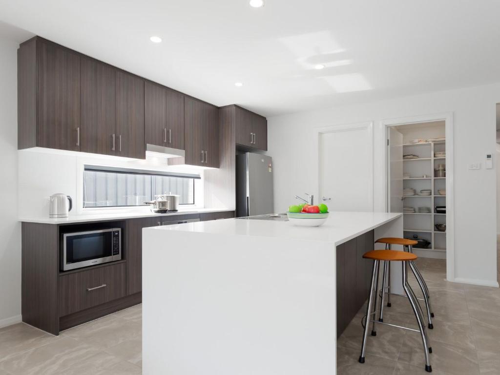 Birubi Breezes 2 Large Duplex with Air Conditioning WI FI and only 5 minute walk to the beach photo 4