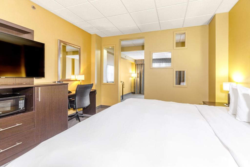 Quality Inn & Suites Victoriaville - Tap to explore photos