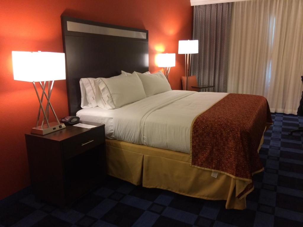 Holiday Inn Express and Suites Columbia University Area, an IHG Hotel photo 4