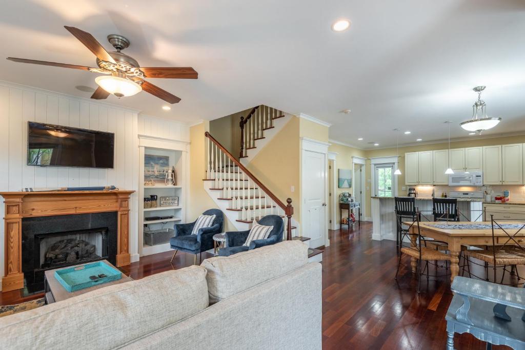 New Listing -114A W Hudson Ave - Open Layout - Close to Everything photo 1