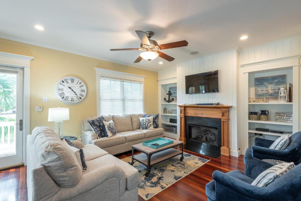 New Listing -114A W Hudson Ave - Open Layout - Close to Everything photo 2
