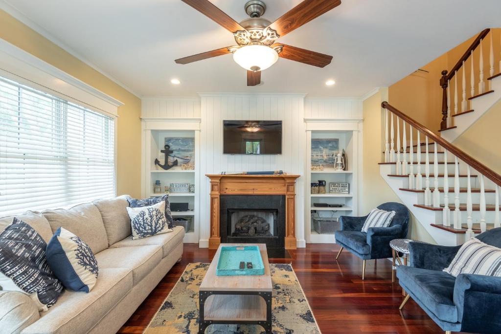 New Listing -114A W Hudson Ave - Open Layout - Close to Everything photo 4