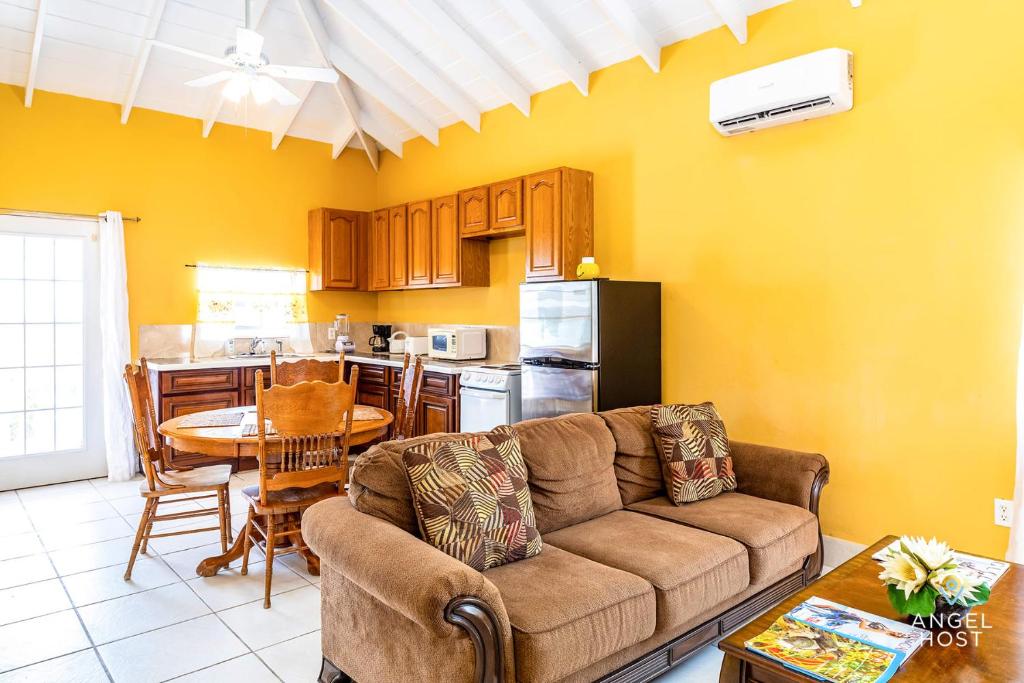 Chalk Sound Beach Residences Near Sapodilla Bay Beach by Angel Host photo 2