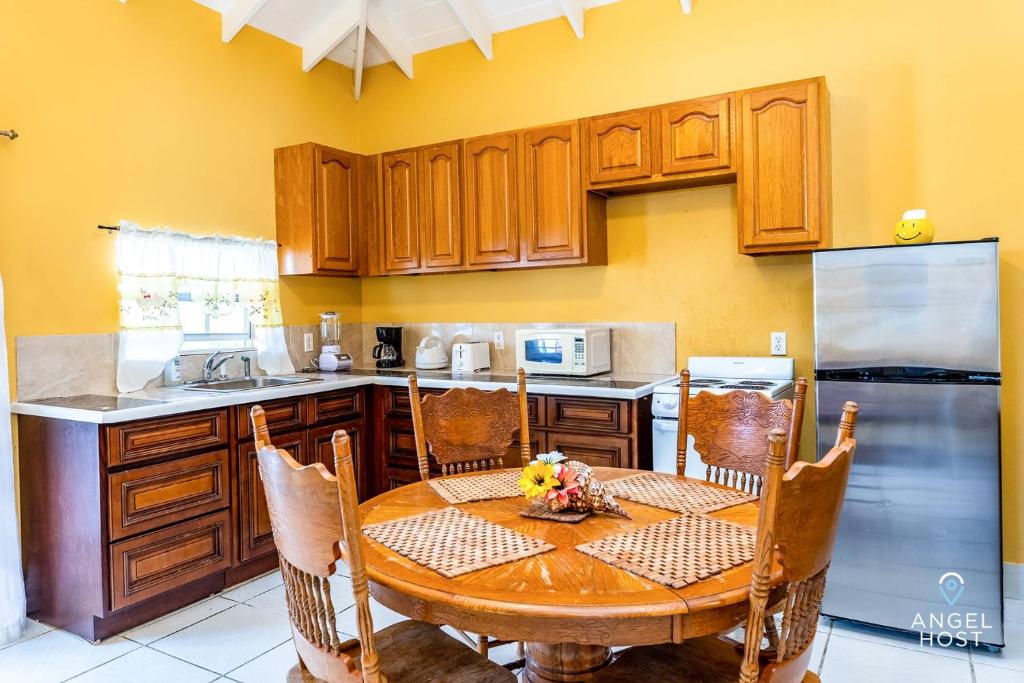 Chalk Sound Beach Residences Near Sapodilla Bay Beach by Angel Host photo 3
