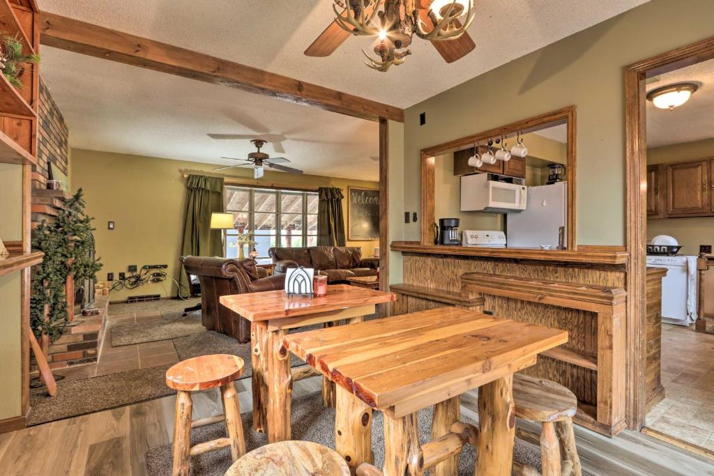 Wildlife Lodge Columbia Retreat off I-70! photo 1