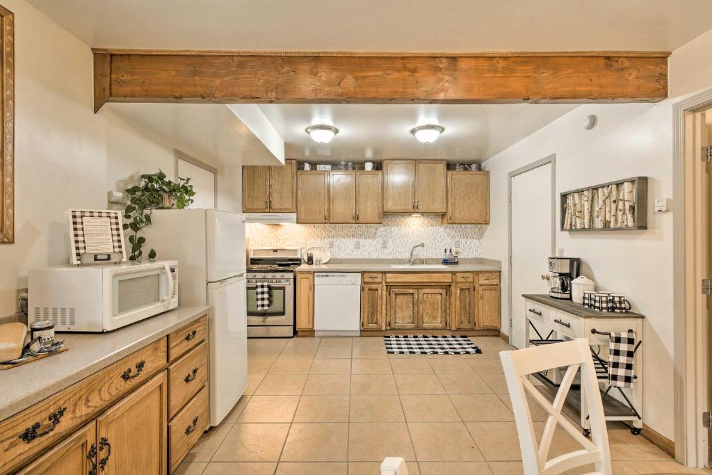 Family Home Near Kings and Sequoia National Parks! photo 4