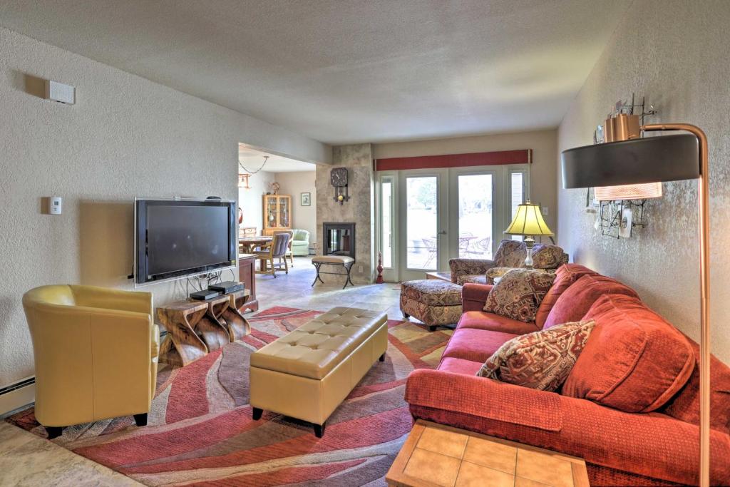 Grand Junction Golf Course Condo with Balconies photo 2