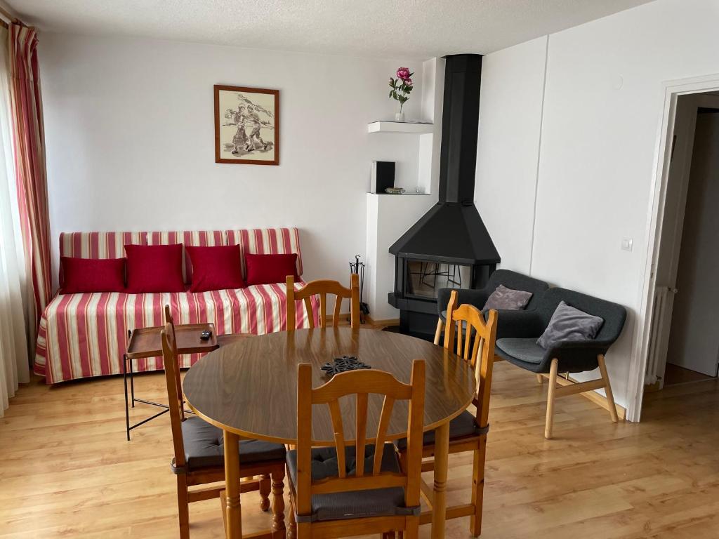 {
  "en-gb": "Apartaments Casa Vella Popaire"
} photo 4