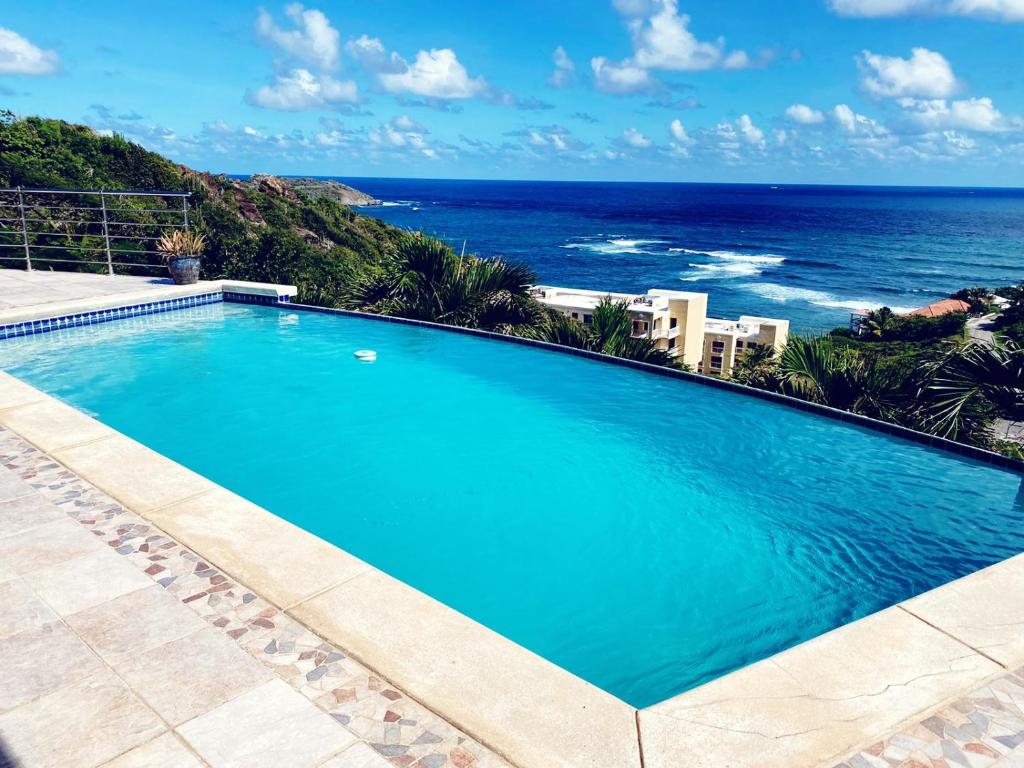 6 bed-rooms Villa at Dawn Beach Estate photo 1