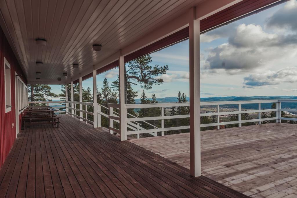 Toppstuga med storslagen utsikt och vacker natur! photo 1