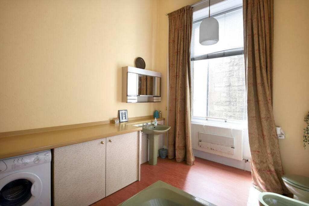 Quirky, West End, Edinburgh House - Tap to explore photos
