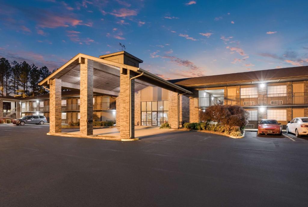 SureStay Plus Hotel By Best Western Poteau image