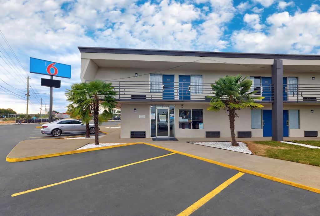 Motel 6 McDonough, GA image