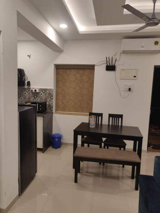 Chillx comfort stay 2bhk luxury apt photo 2