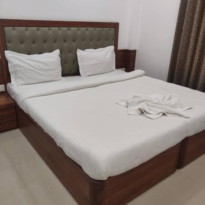 Chillx comfort stay 2bhk luxury apt photo 3