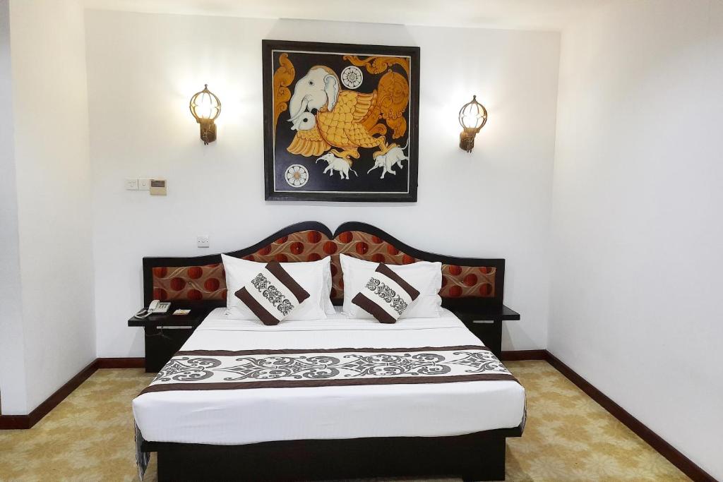 Royal Kandyan Hotel - Tap to explore photos