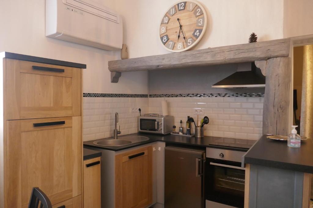 appartement a 50 m de la place aux herbes photo 4