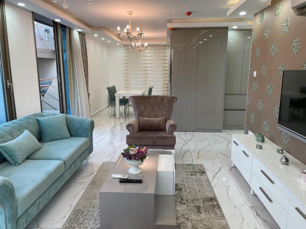 Elegant 2+1 Flat in the Heart of Kyrenia + wifi photo 3