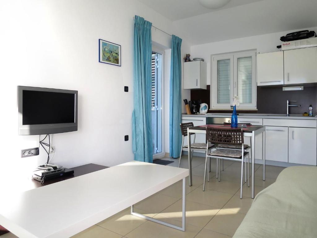 Apartment Milevoj - RAC143 by Interhome photo 2