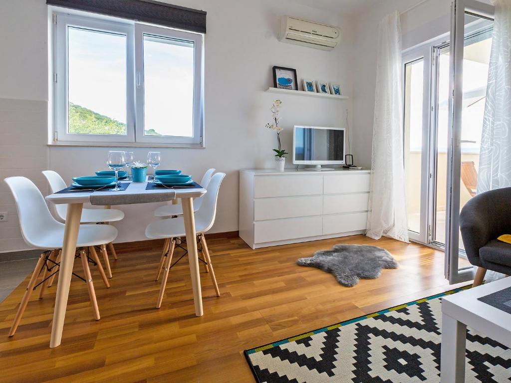 Apartment Cvit-1 by Interhome photo 2