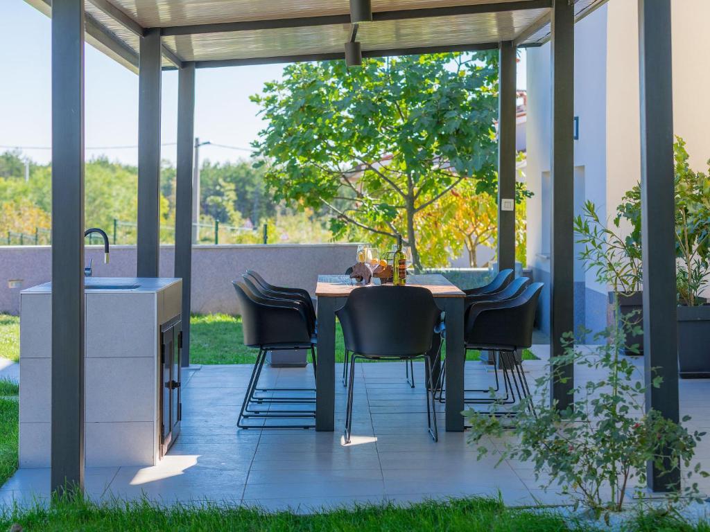Holiday Home Corina by Interhome photo 2