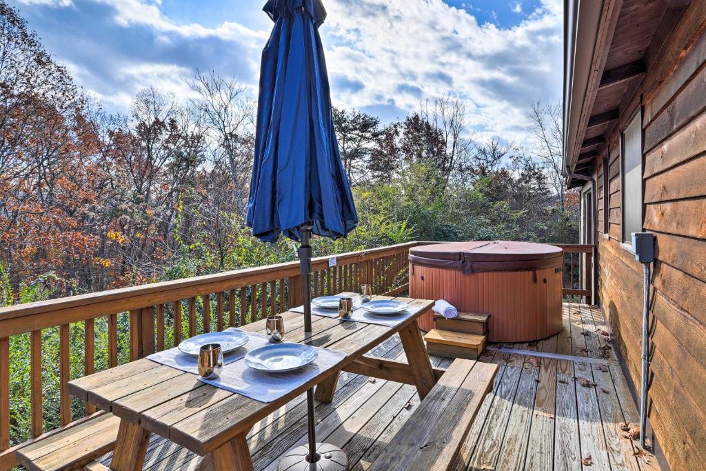 Calming Shenandoah Valley Cabin with Hot Tub! photo 1