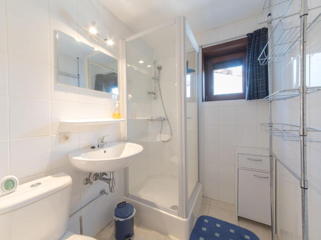 Holiday Home Vissershuisje Nova with parking by Interhome photo 3
