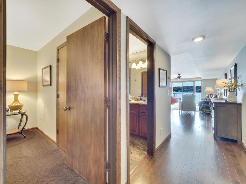 224 Edgewater Inn image