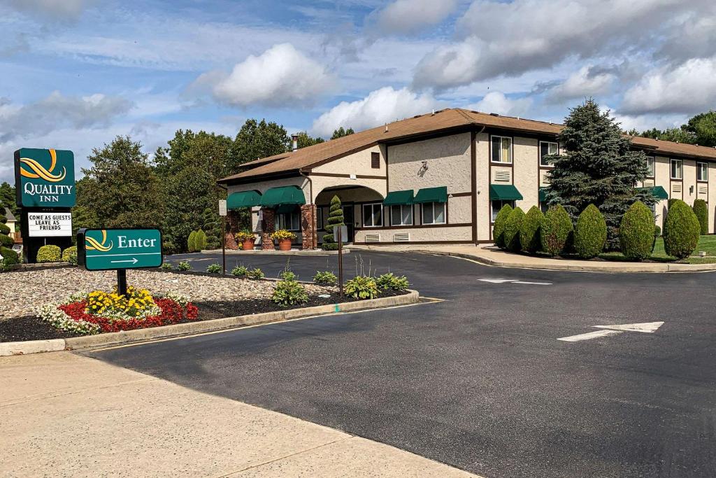 Quality Inn near Toms River Corporate Park image