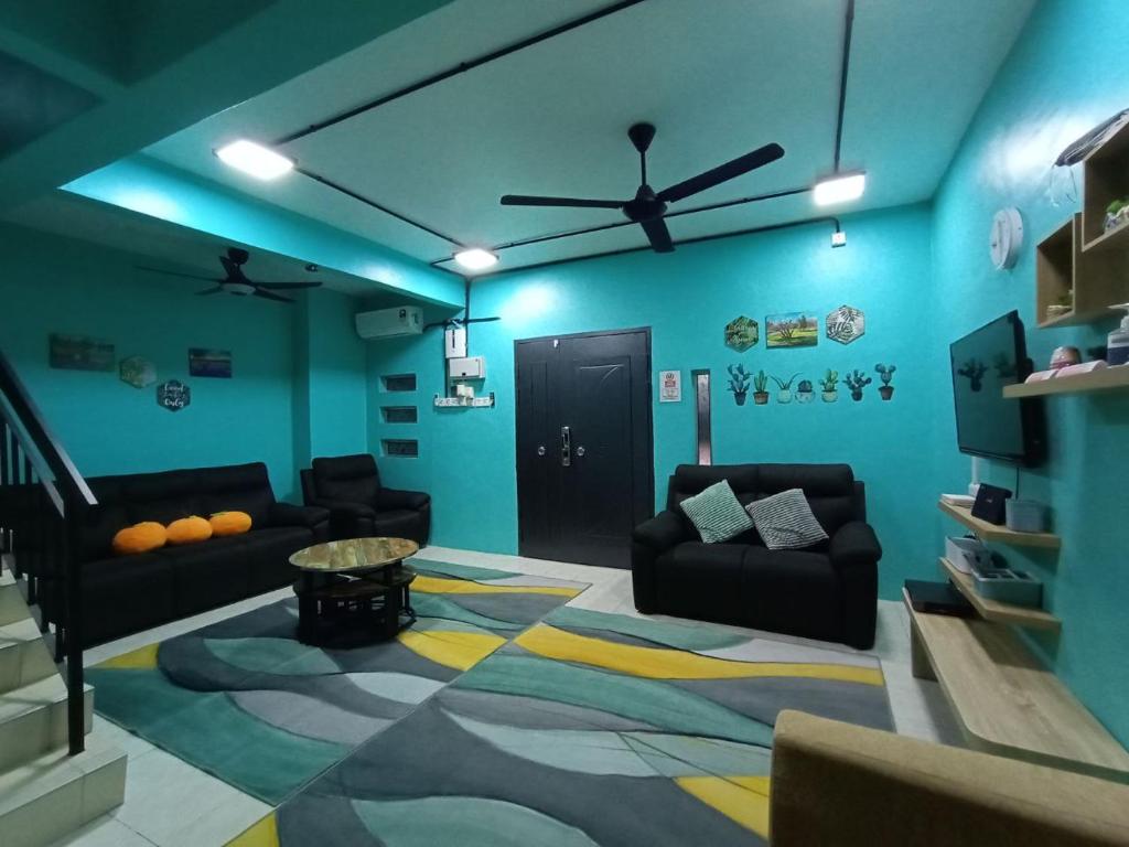 The Handz House II with WIFI - For family or same gender only photo 1