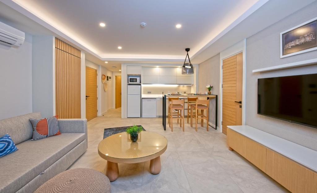 A Suite Side photo 3