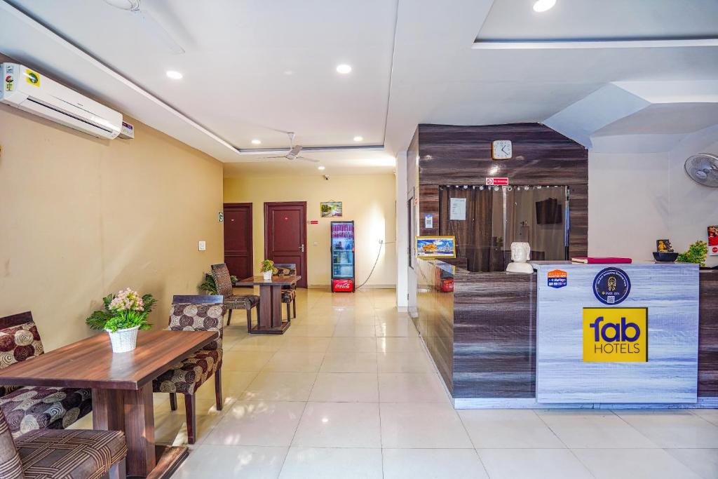 FabHotel Grand Inn photo 2