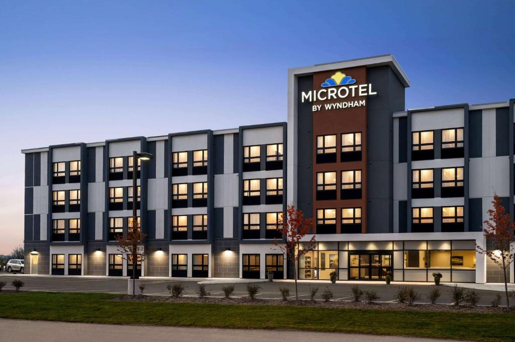 Microtel Inn & Suites by Wyndham Aurora photo 1