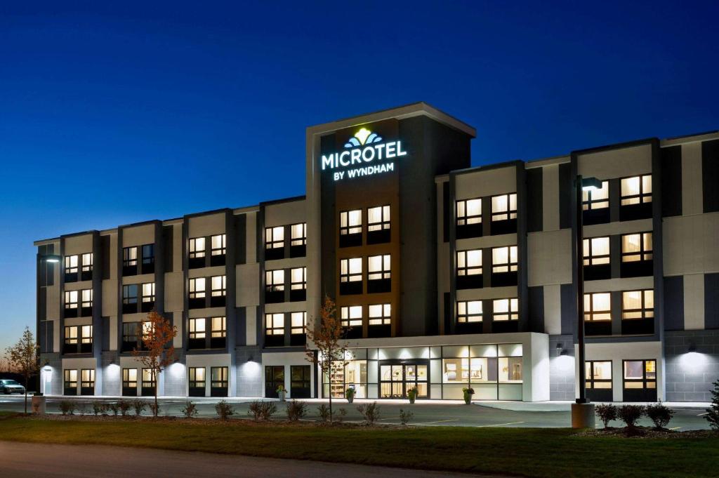 Microtel Inn & Suites by Wyndham Aurora photo 2