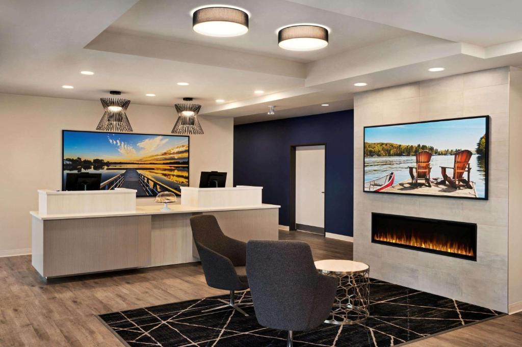 Microtel Inn & Suites by Wyndham Aurora photo 3