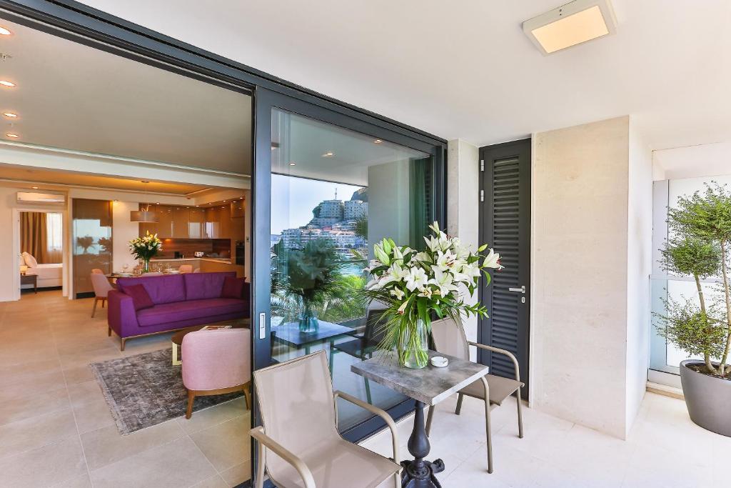 Sunraf Luxe Apartments photo 3