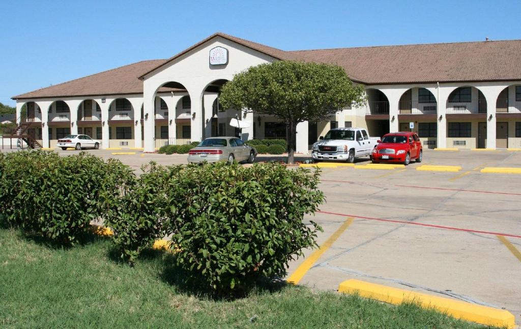 Weatherford Heritage Inn image