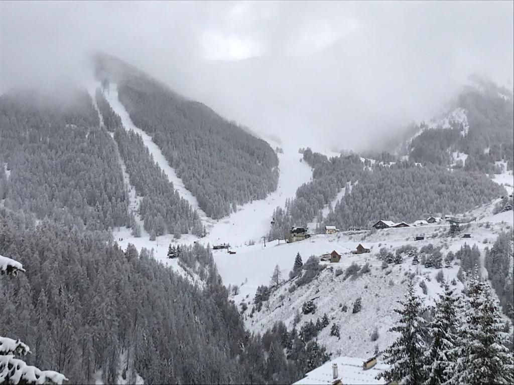 Superbe 2 pcs cabine terrasse vue féérique pistes et montagnes photo 2