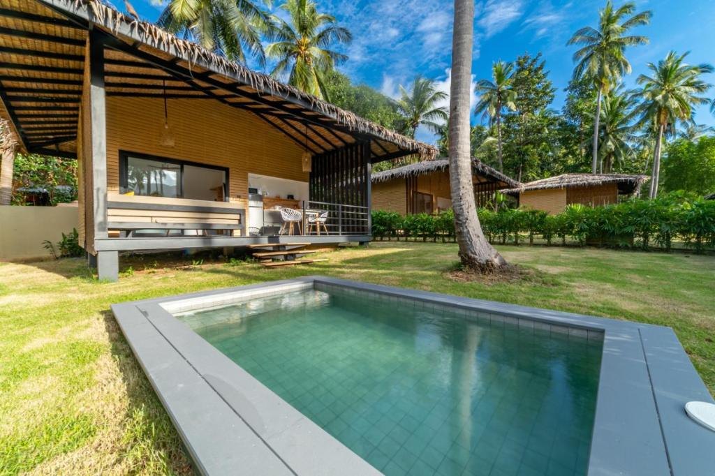 Suan Residence - Exotic and Contemporary Bungalows with Private Pool photo 3