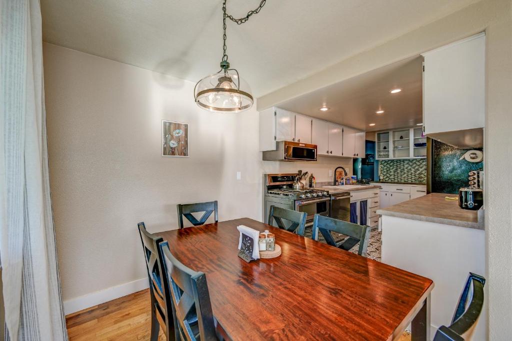 Renton Oasis- Relaxing 3BR Home with Great Outdoor! home photo 3